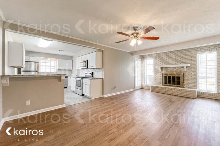 Building Photo - 2073 Edinburgh Dr