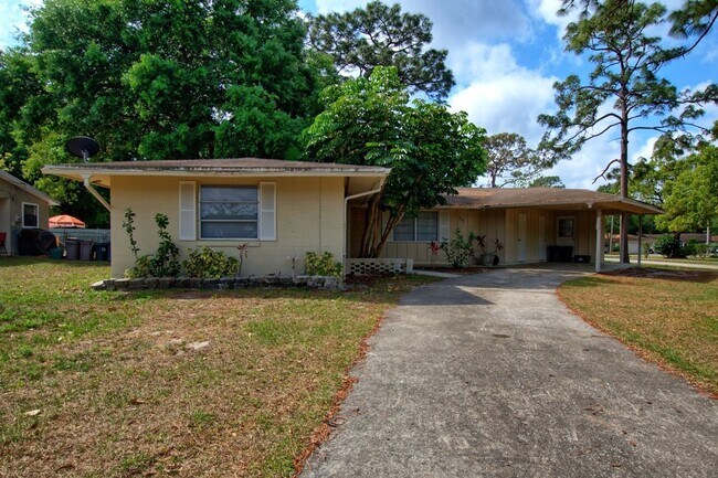 Building Photo - 3/2 on Corner lot in Altamonte Springs Available Now!