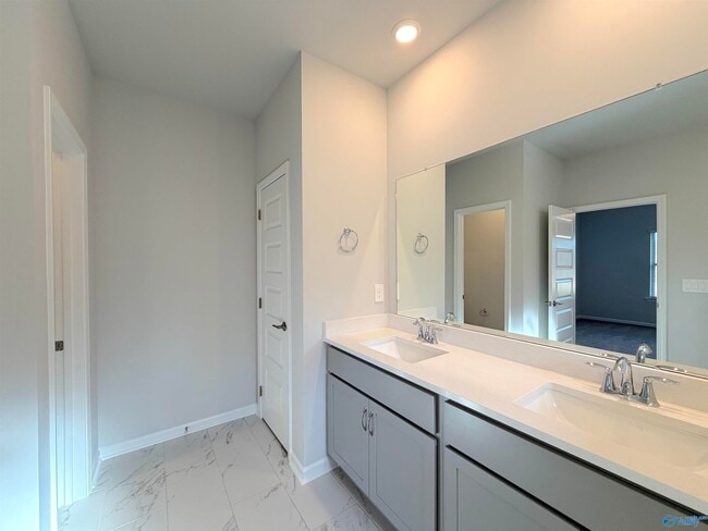 Building Photo - 14739 Mountain Strm Dr