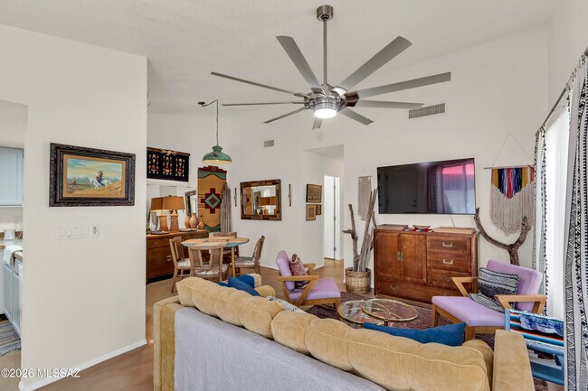 Building Photo - 2549 N Palo Santo Dr
