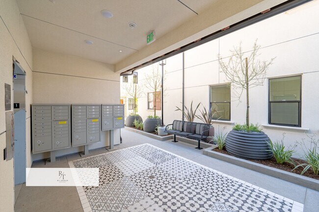 Building Photo - Whitmore Villa.