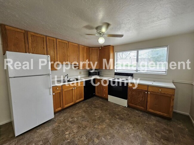 Building Photo - 1148 W 100 N