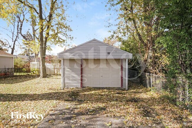 Building Photo - 8912 S Sacramento Ave