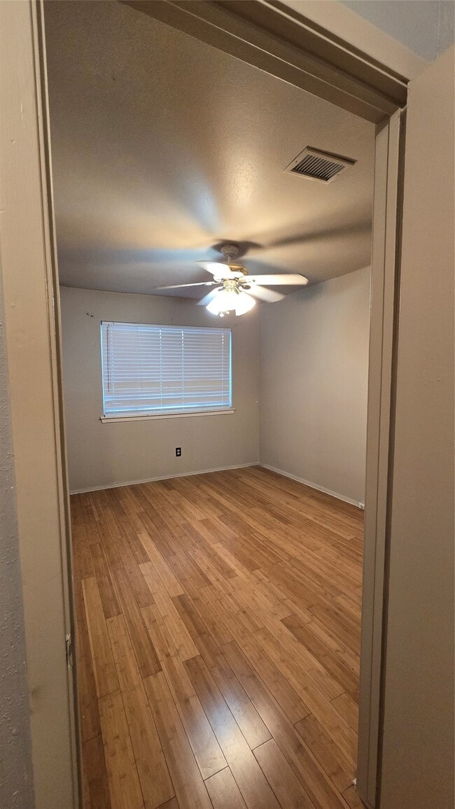 Building Photo - 7913 Grove Ridge Dr