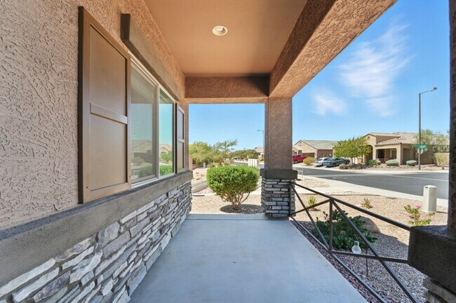 Building Photo - Welcome to this stunning 3-bedroom, 2-bath...