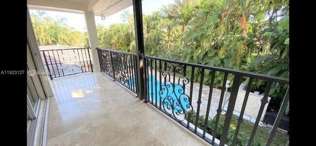 Building Photo - 100 S Prospect Dr