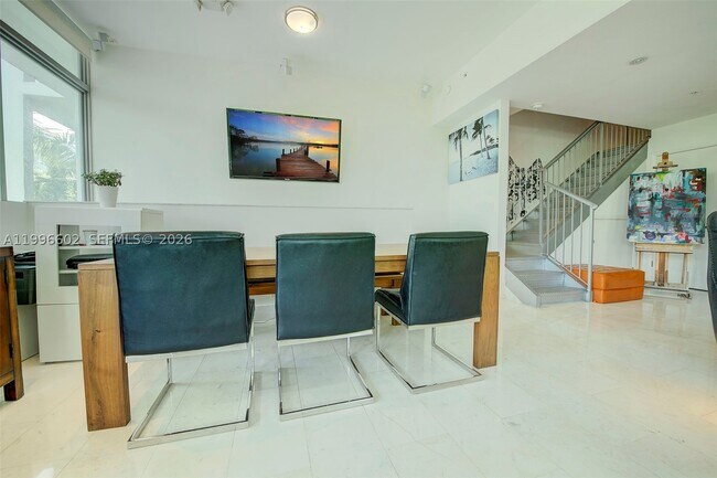 Building Photo - 1577 Bay 201 Bay