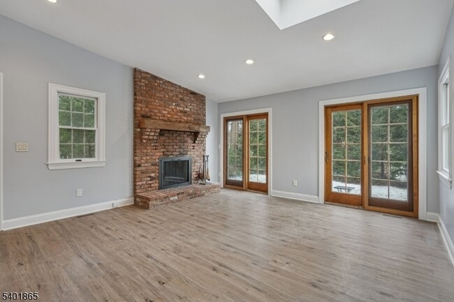 Building Photo - 16-21 Split Rock Rd