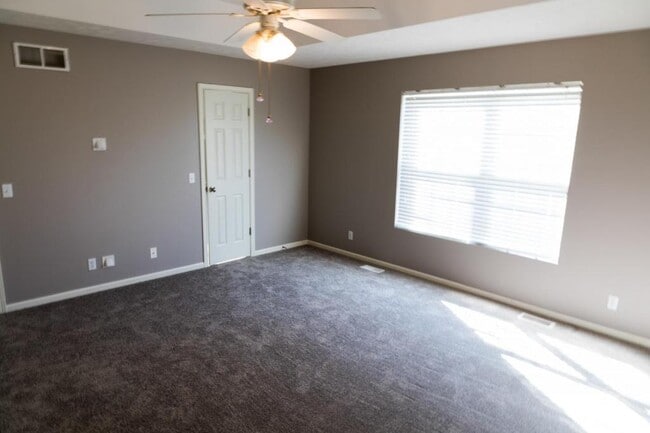 Building Photo - 14005 Kelly Dr