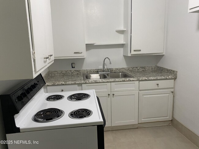 Building Photo - 3139 Cecelia St