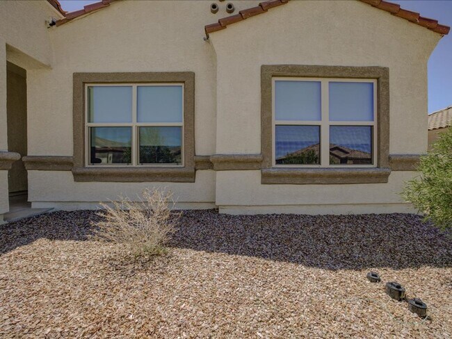 Building Photo - Corona de Tucson 4 Bedroom 2 Bathroom