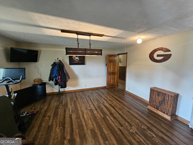 Building Photo - 6090 Strickland Town Rd