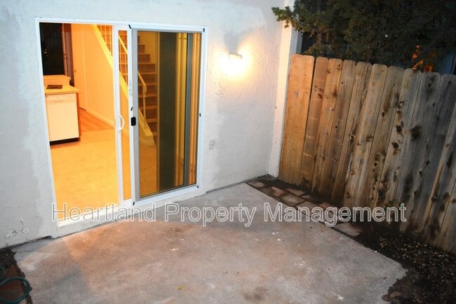 Building Photo - 8284 Echo Dell Rd