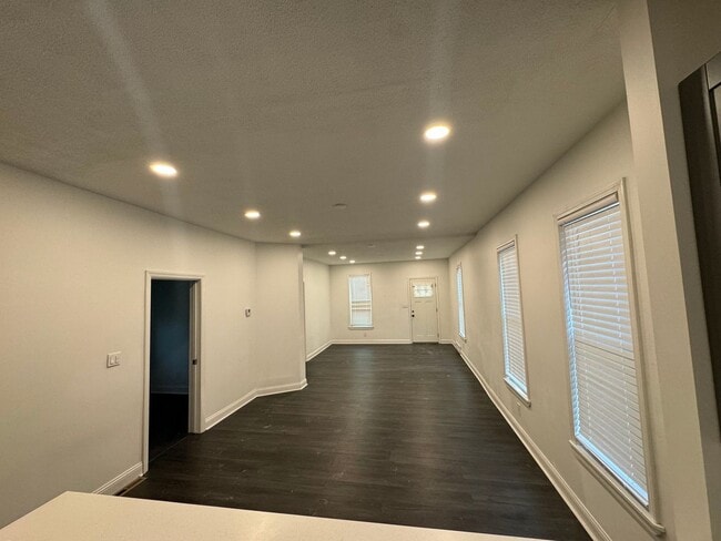 Building Photo - Stylish & Modern Living in the Heart of Tr...