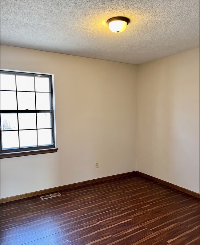 Building Photo - Coming Soon! Spacious 3-bedroom, 2-bathroom home in the highly sought-after Blue Springs area!