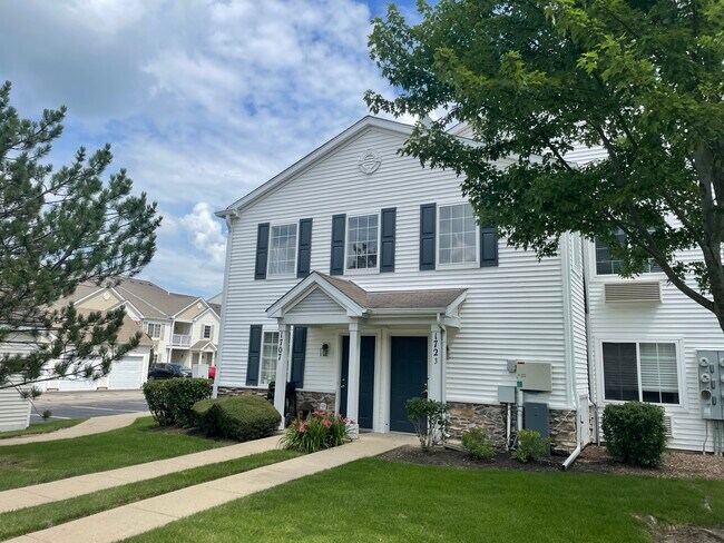 Building Photo - 1723 Silverstone Dr