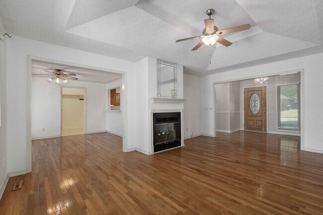 Building Photo - Charming 3 Bed | 2 Bath Home with Beautiful Outdoor Living