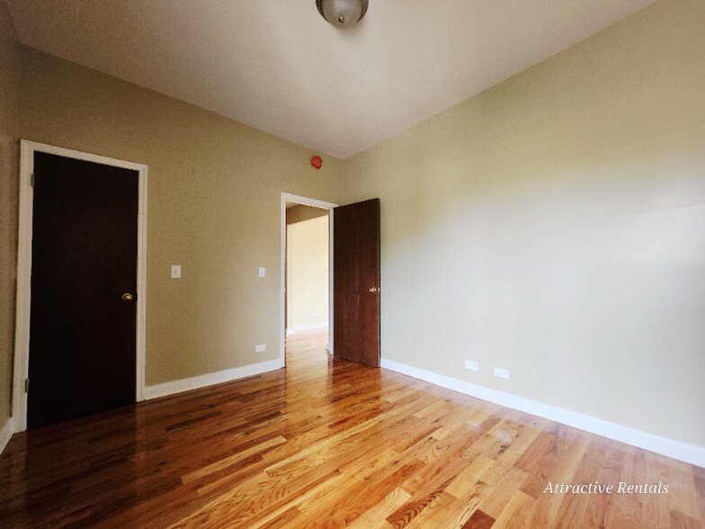 Building Photo - 207 N Parkside Ave