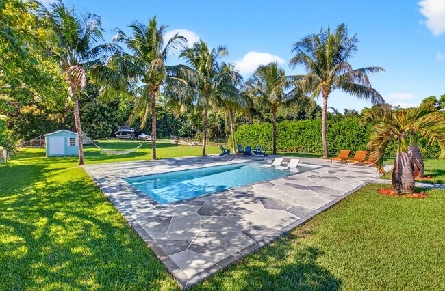 Building Photo - 6701 Hillside Ln