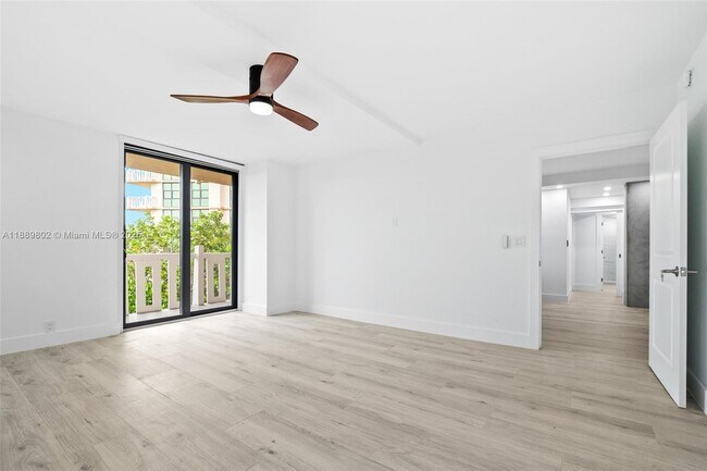 Building Photo - 1121 Crandon Blvd