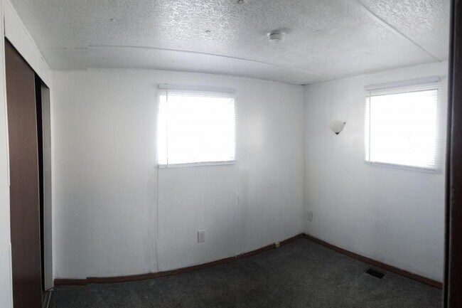 Building Photo - 510 8th St S