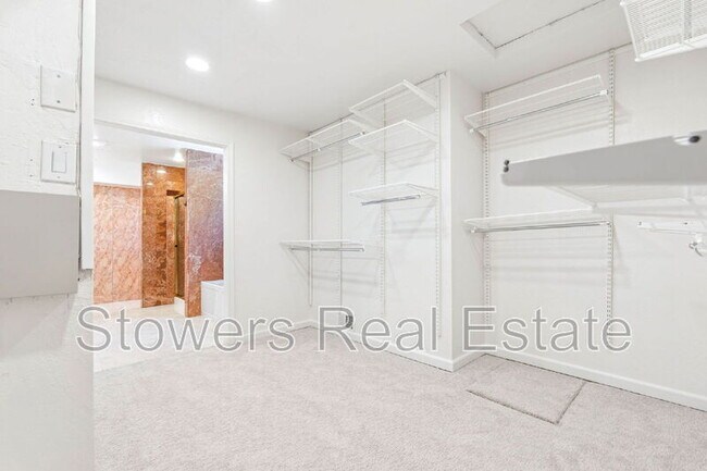 Building Photo - 1121 Douglas Ct