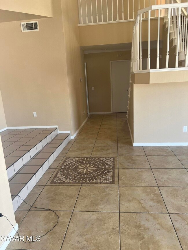 Building Photo - 325 Rainbow Terrace