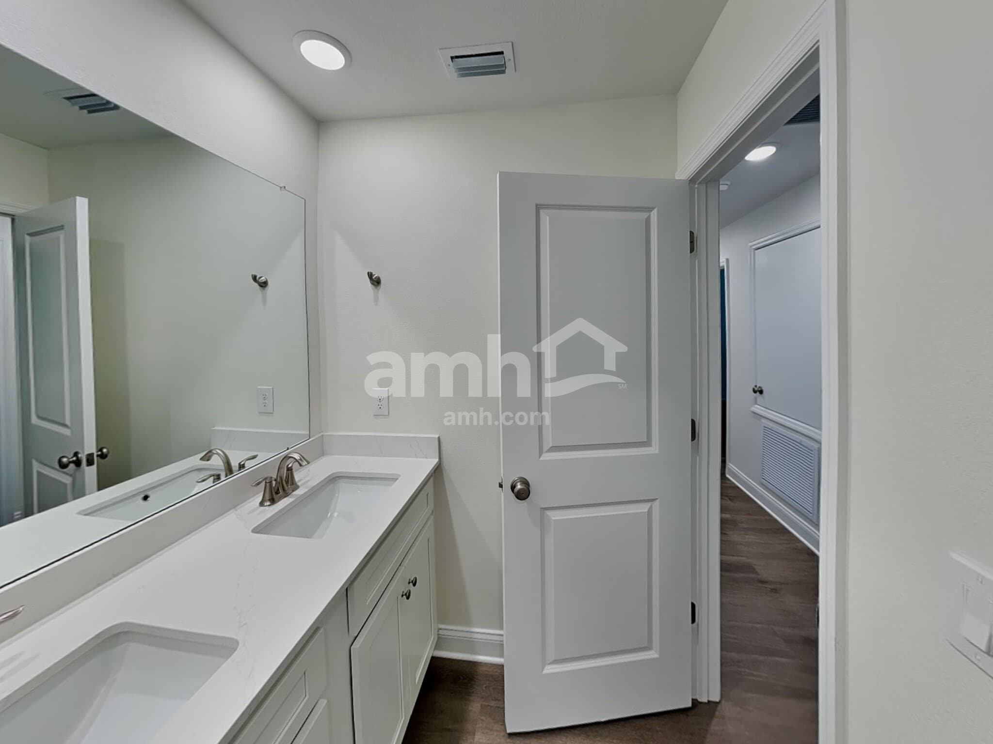 Building Photo - 5654 Oesterle Rd