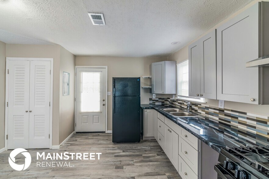 Building Photo - 5810 Alanadale Dr