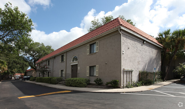 Building Photo - Carlton at Oak Landing Condominiums