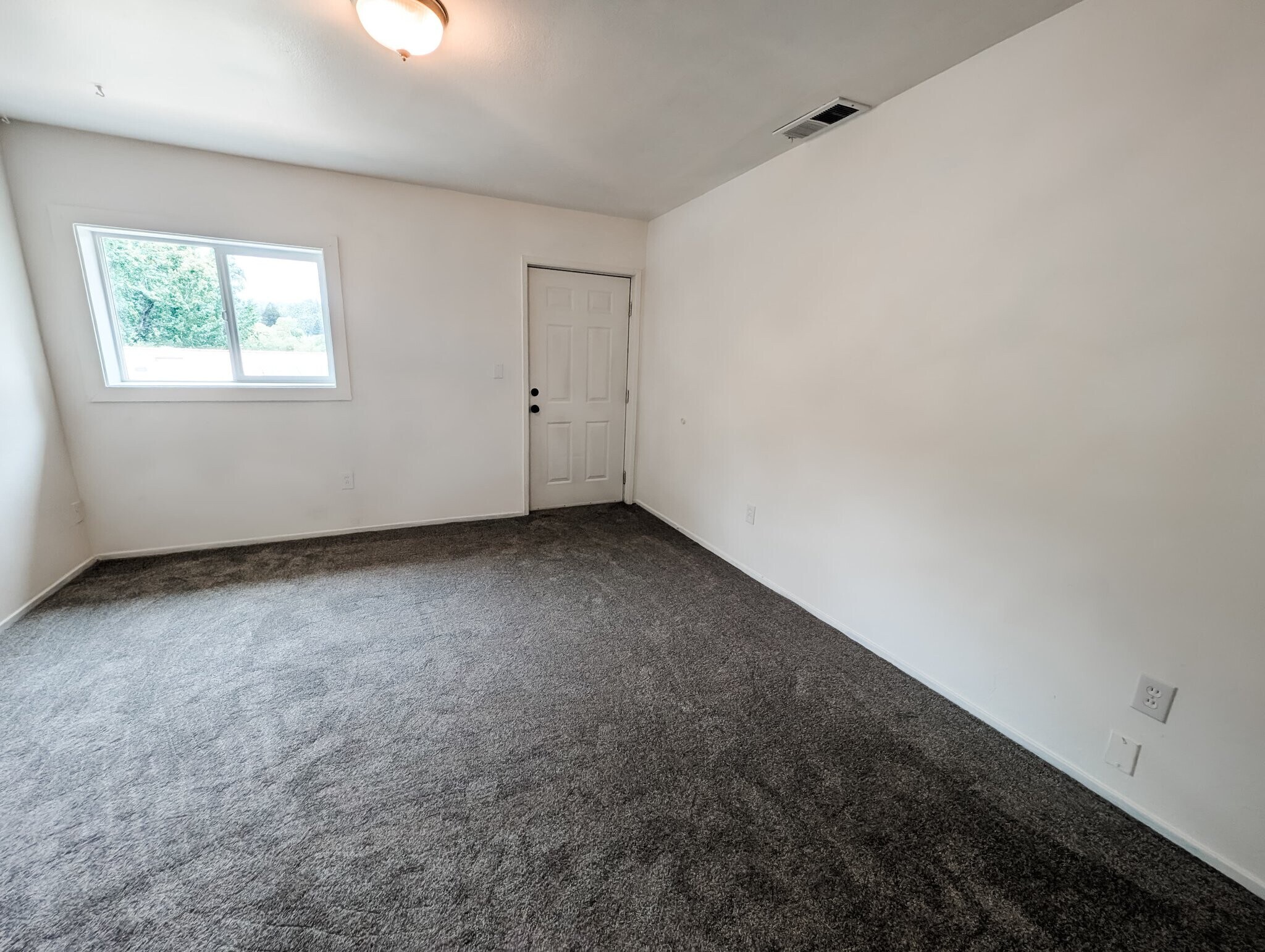 Building Photo - 14301 Mill Ct