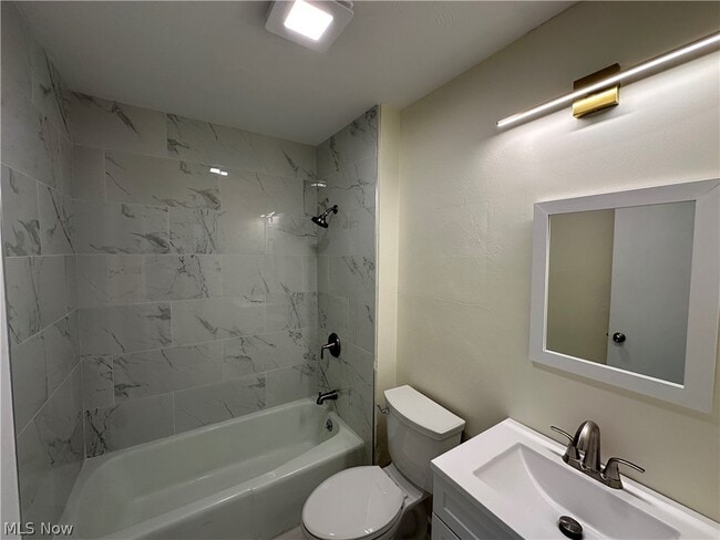 Building Photo - 840 Moyer Ave