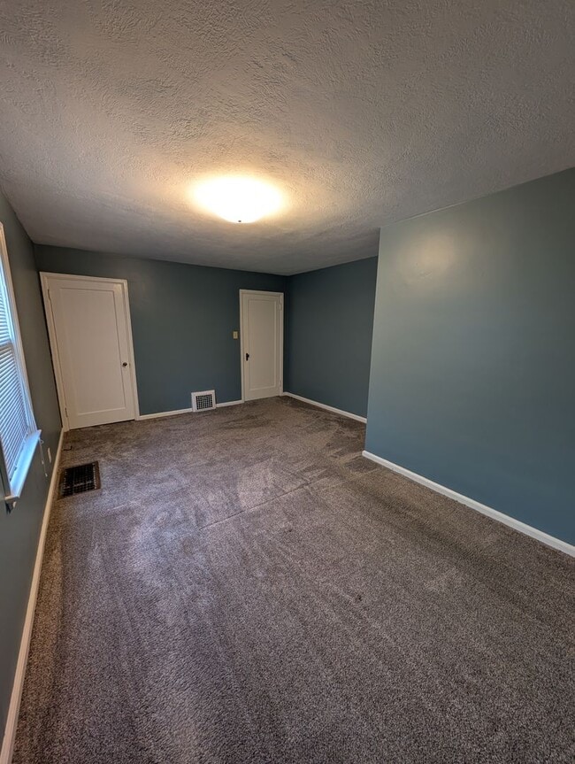 Building Photo - 547 S 11th Ave