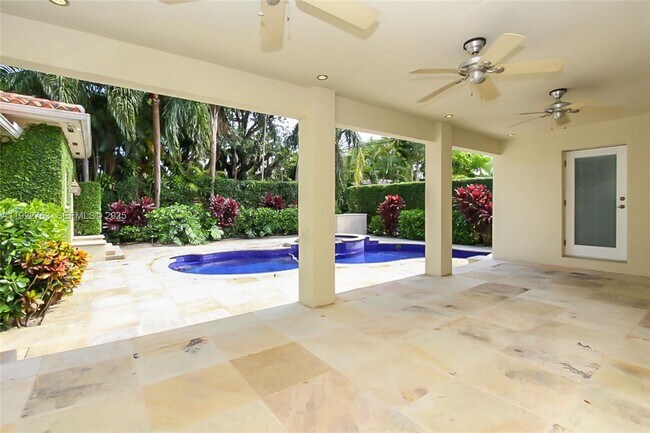 Building Photo - 1400 Alberca St