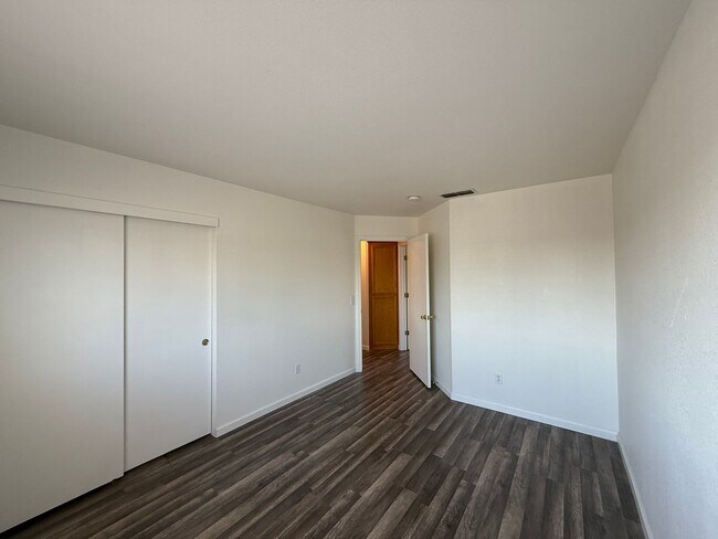 Building Photo - 4-bedroom two story home in Sylvan School ...