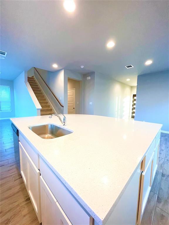 Building Photo - 113 Peruvian Ln