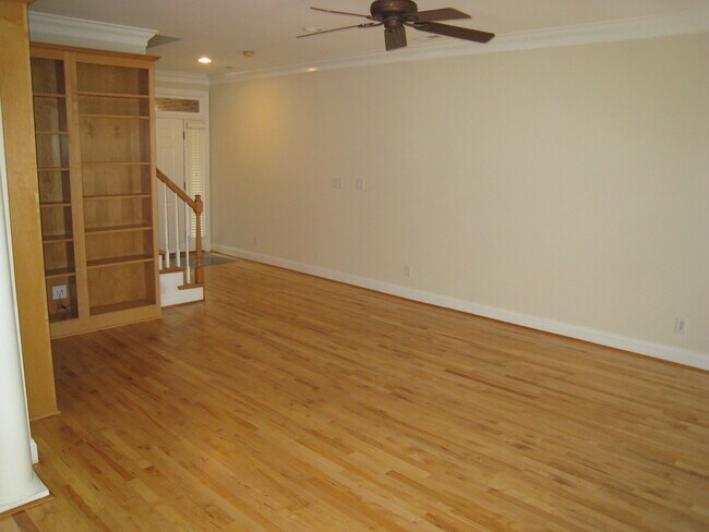 Building Photo - 101b Meadowbrook Rd