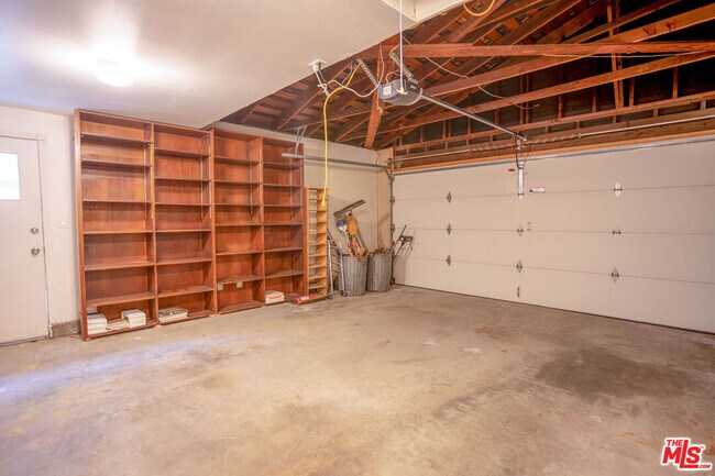 Building Photo - 3030 Stoner Ave