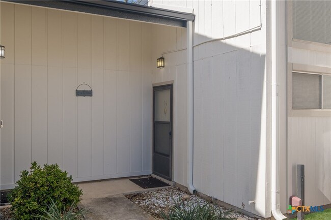 Building Photo - 1135 Parkview Dr