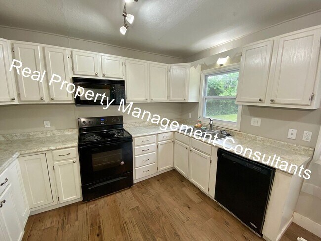 Building Photo - Updated 3-Bedroom Warrensburg Home with Modern Features and Outdoor Oasis!