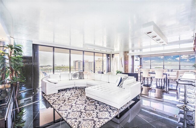 Building Photo - 11113 Biscayne Blvd