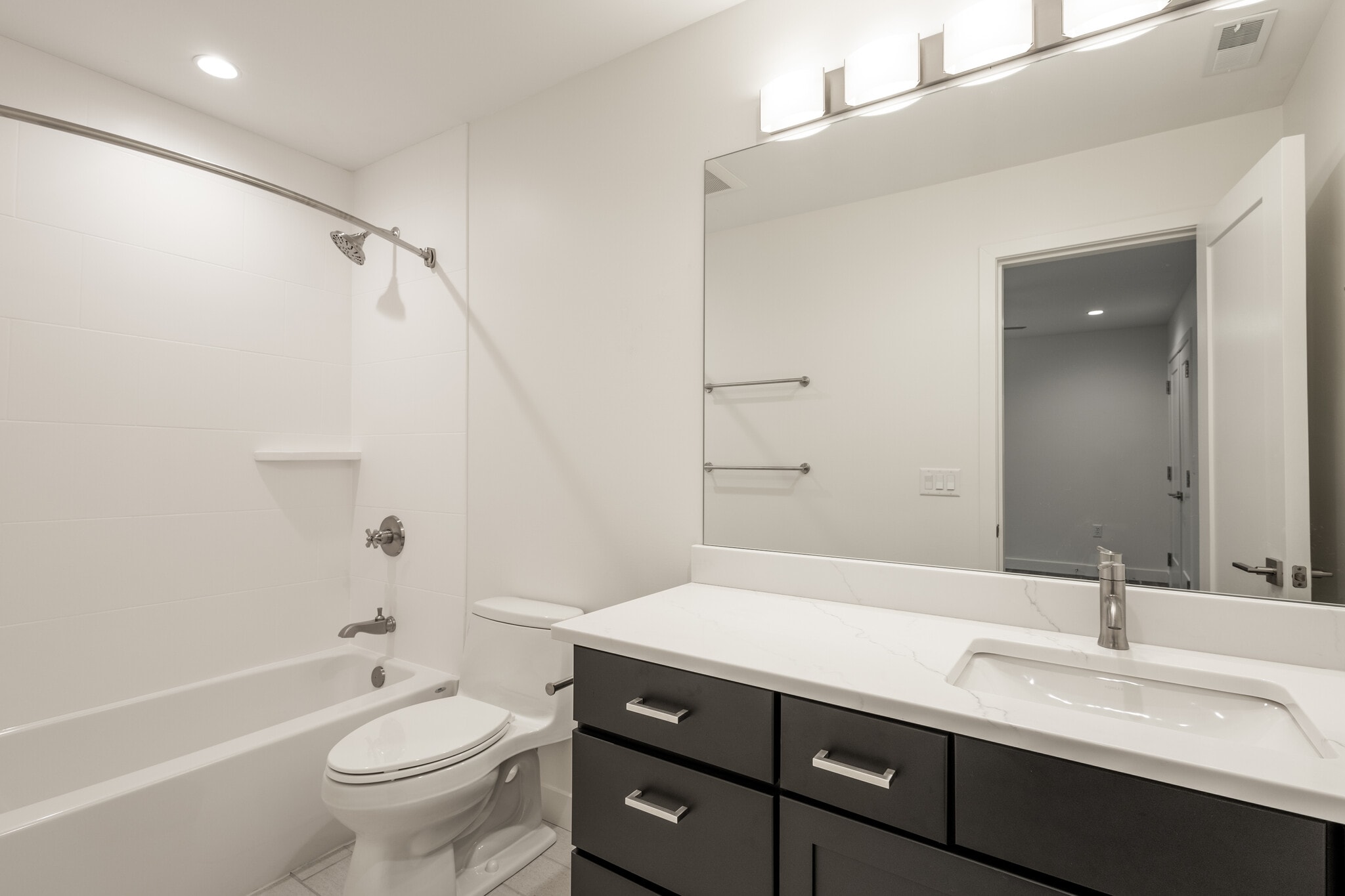 Building Photo - 814 7th St