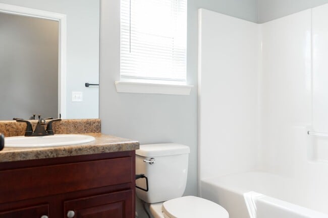 Building Photo - 2624 Leland Dr