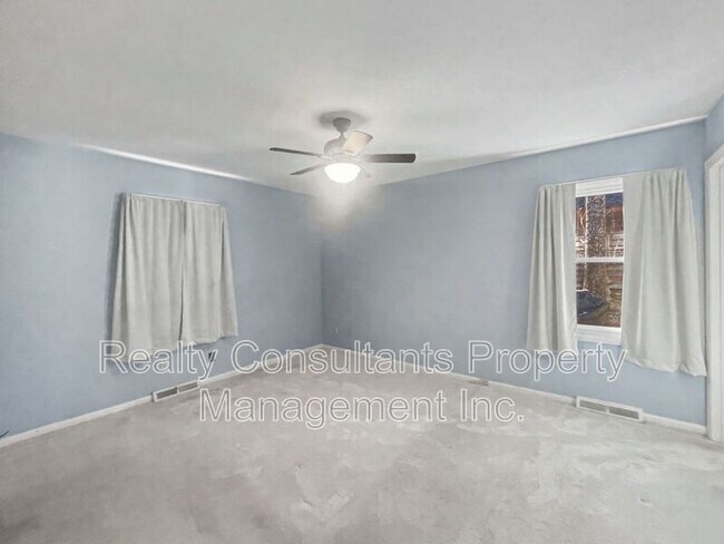 Building Photo - 3222 S Elm-Eugene St