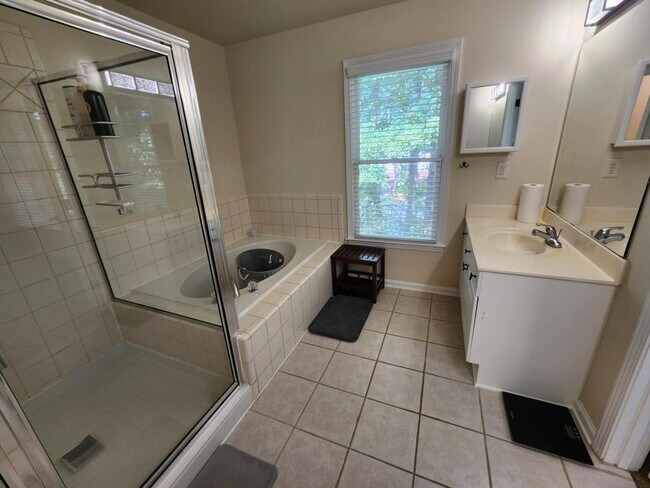 Building Photo - 1836 Rue De Montreal