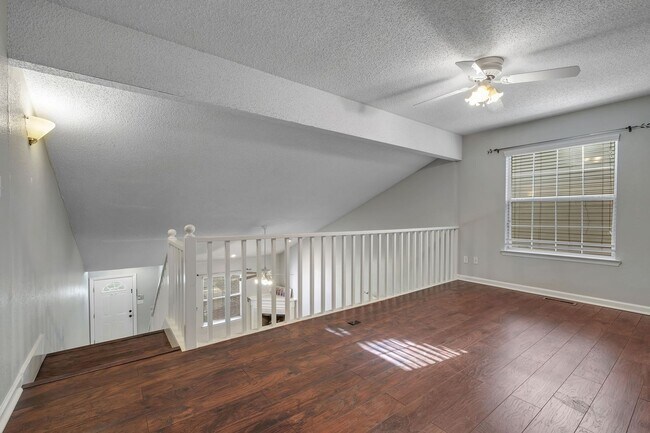 Building Photo - East Tallahassee Townhome