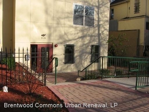 Building Photo - 9-19-19 Roseville Ave