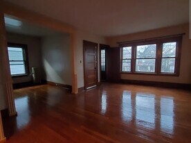 Building Photo - 425 Bird Ave