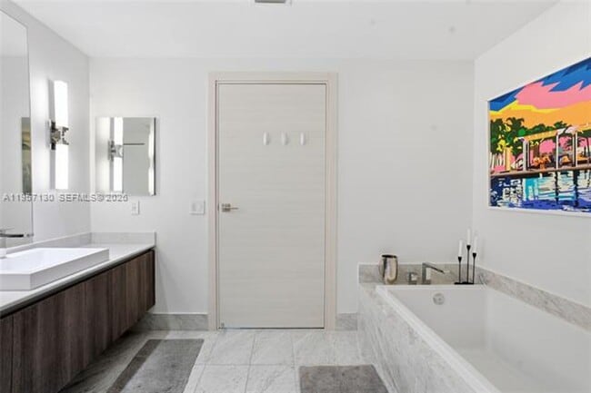 Building Photo - 801 S Miami Ave