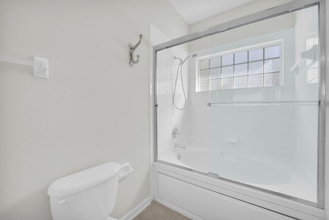 Building Photo - Bright and Spacious Townhome in Gate Community